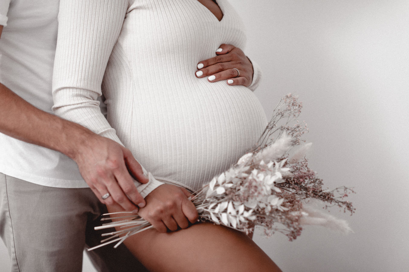 schwangerschafts-babybauch-fotograf-duesseldorf-_24 Babybauch Shooting mit Fotograf in Düsseldorf